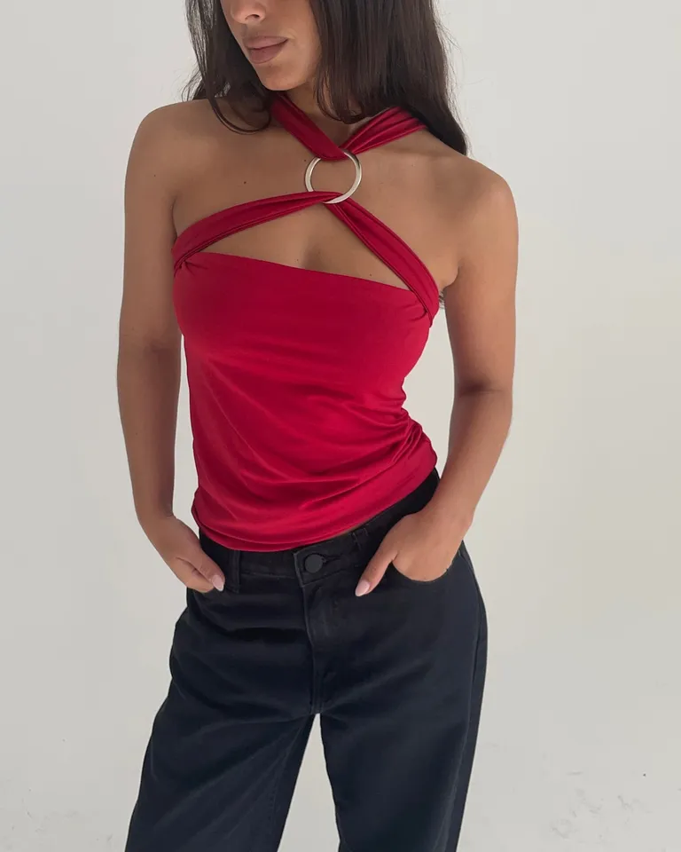 Top rojo de punto con cuello redondo y mangas cortas para mujer de Naíma en Tops para argentina