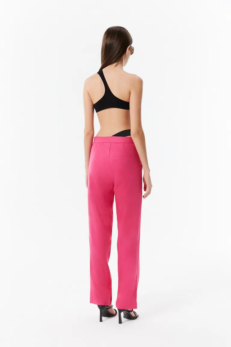 Pantalón recto en lino de corte clásico y estilo contemporáneo de Naíma en Pantalones para argentina