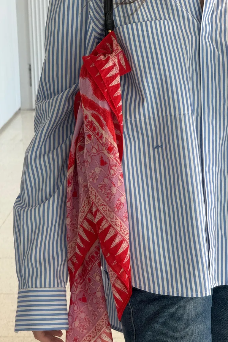 Pañuelo de voile ultrafino con estampa sofisticada y de gran calidad de Maria Cher en Bufandas y Pañuelos para argentina