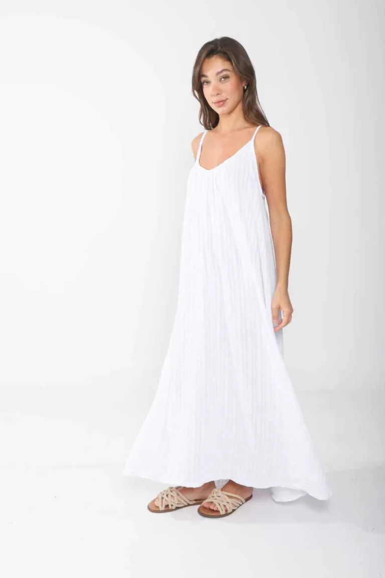 Vestido lino negro con escote profundo y breteles regulables de Belle en Vestidos para argentina