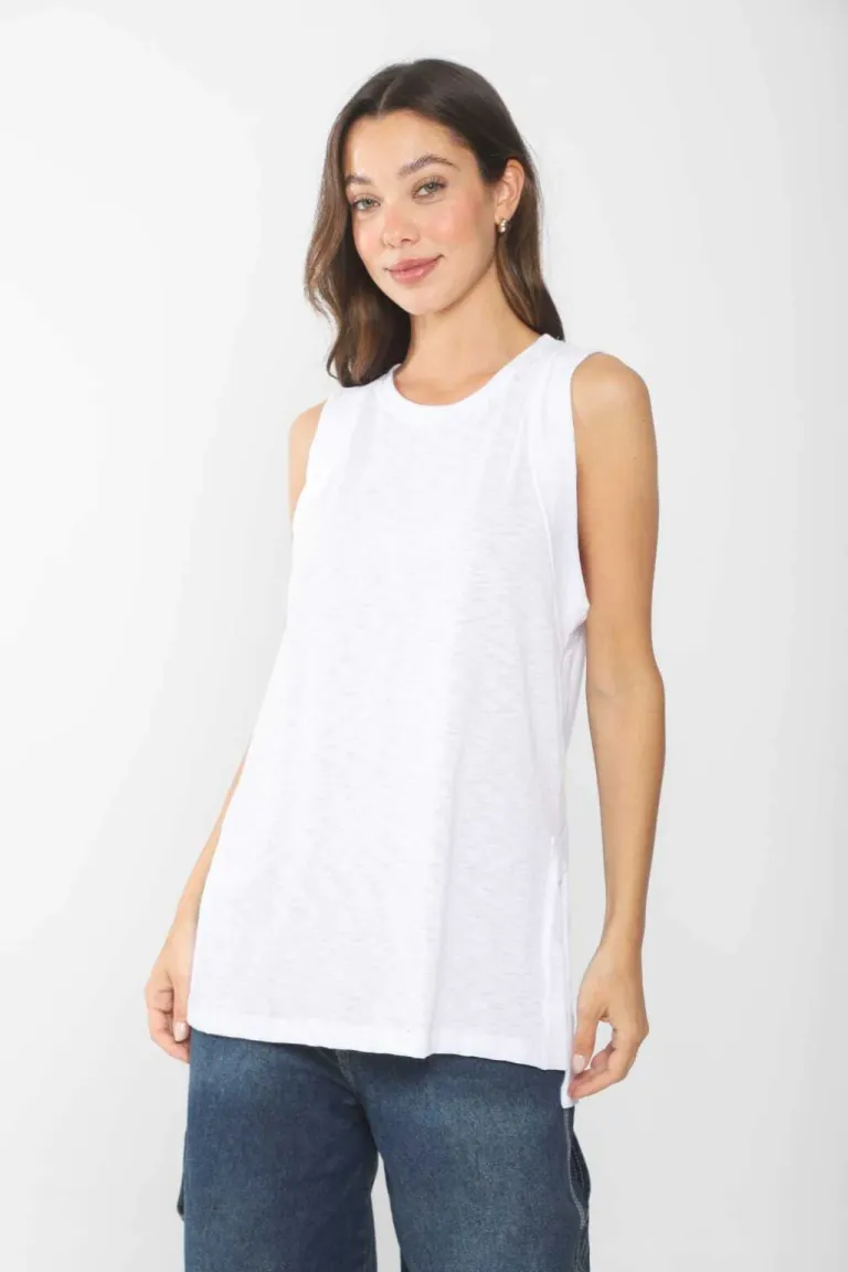 Remera Oversize Blanca Corte Recto con Detalles Laterales de Belle en Remeras para argentina