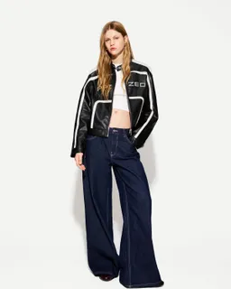 Campera símil cuero estampada de Bershka en Chaquetas para argentina