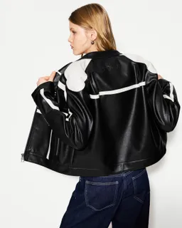 Campera símil cuero estampada de Bershka en Chaquetas para argentina
