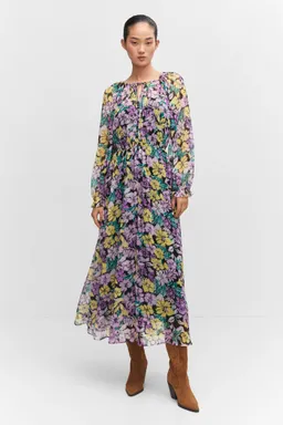Vestido floral con textura de Mango en Vestidos para argentina