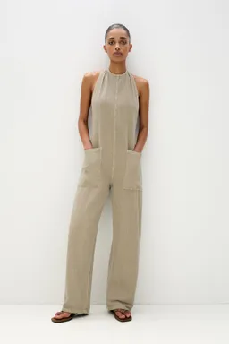 Peto baggy espalda descubierta de Pull&Bear en Monos para argentina