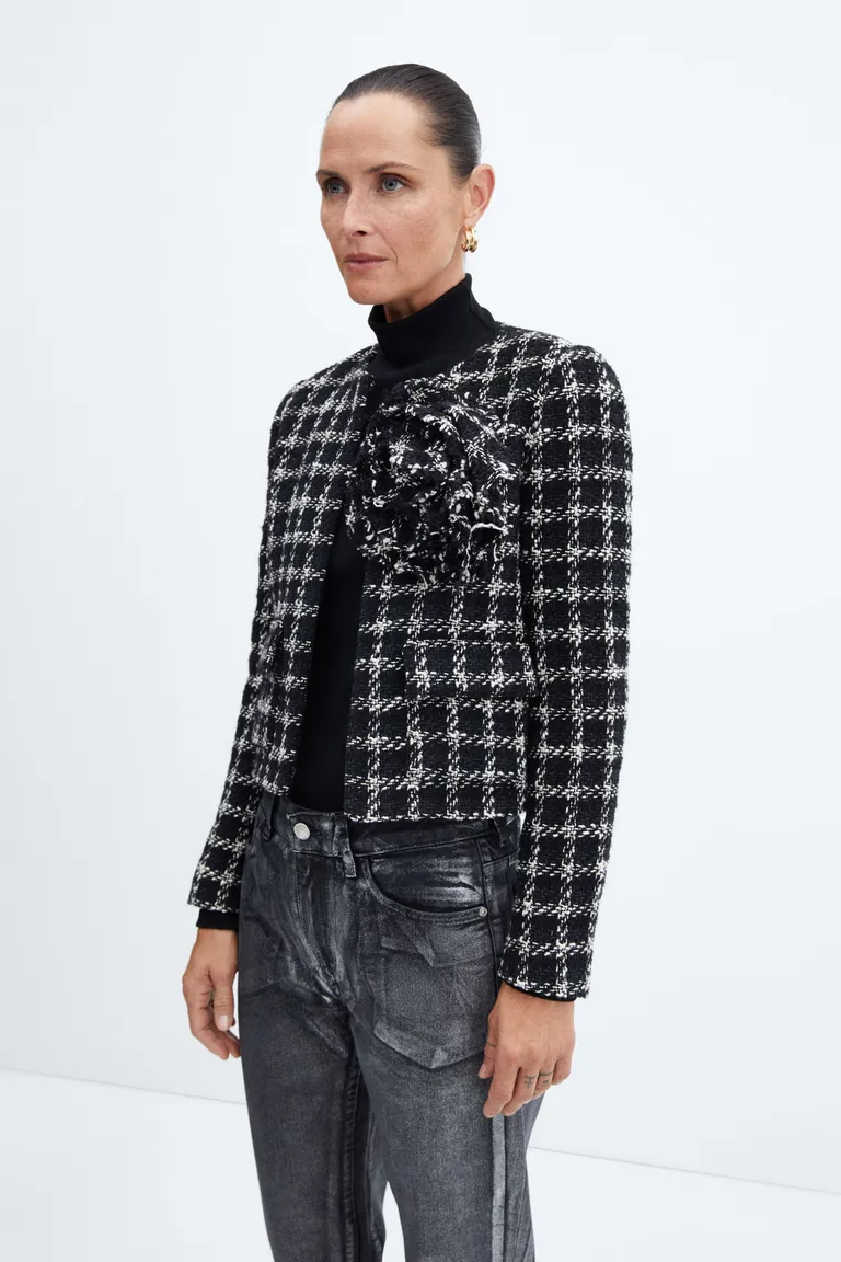 Chaqueta tweed con maxi flor de Mango en Chaquetas para argentina
