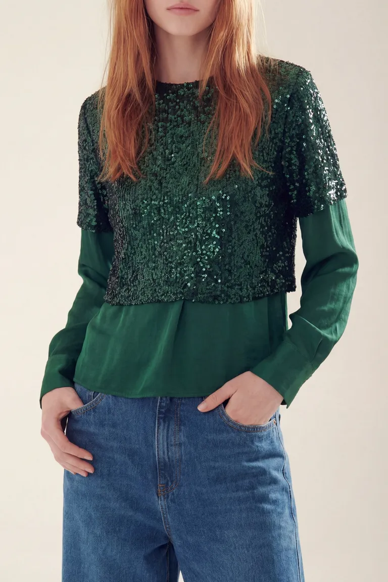 Remera de manga corta con apliques de lentejuelas y diseño superpuesto en capas de Akiabara en Remeras para argentina