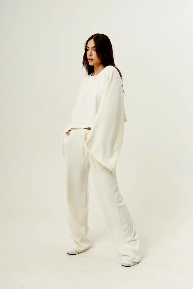 Pantalón recto y amplio de diseño contemporáneo para el día a día de Belle en Pantalones para argentina