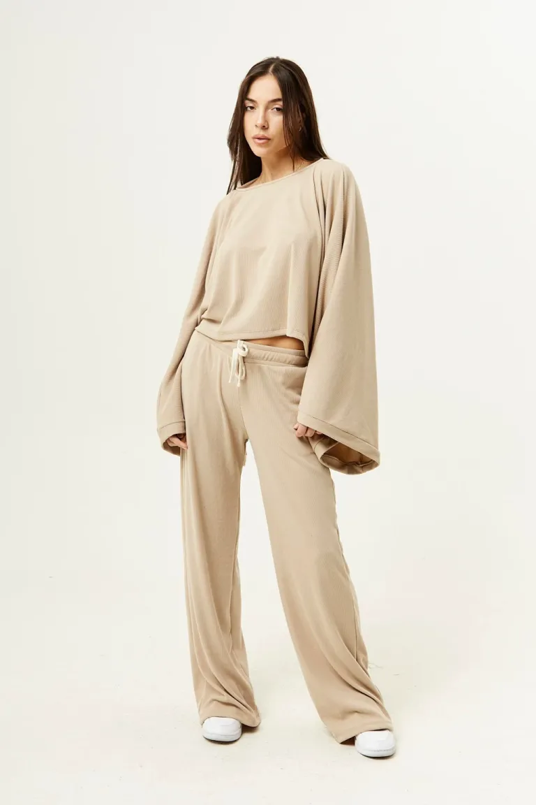 Pantalón recto y amplio de diseño contemporáneo para el día a día de Belle en Pantalones para argentina