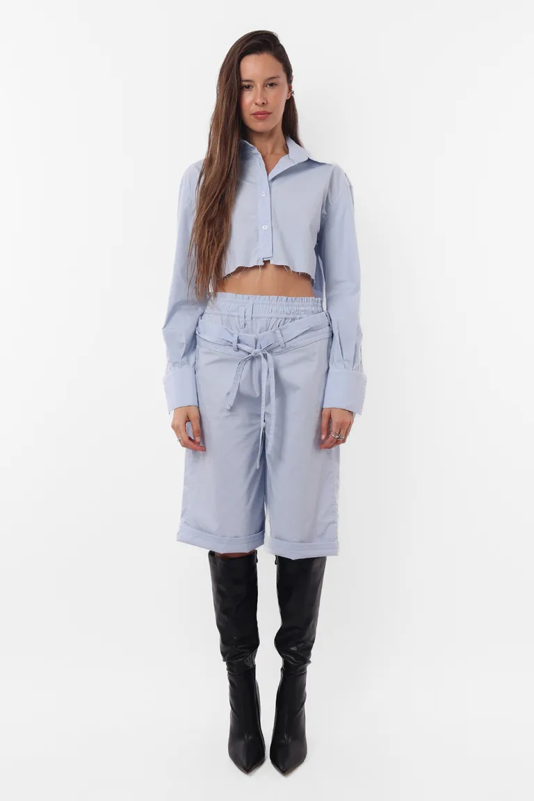 Bermuda Corta Gris de Tela de Algodón con Detalles Originales de Top White en Shorts para argentina