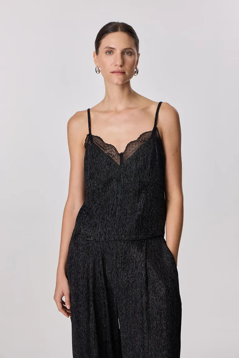 Top estilo lencero de corte amplio, con detalles de tablas y cierre invisible lateral de Portsaid en Tops para argentina