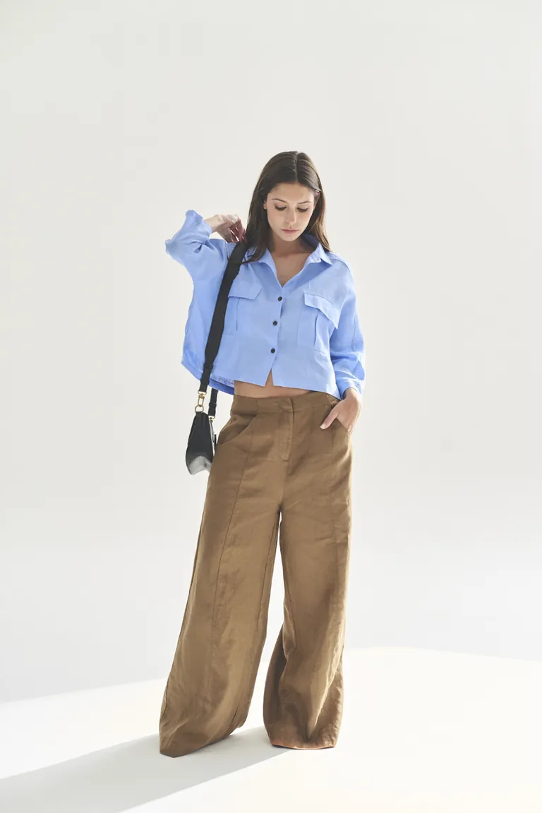 Camisa manga larga de diseño clásico y silueta cómoda para mujer de Akiabara en Camisas para argentina