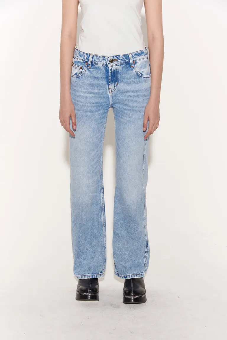 Pantalón de tiro bajo en denim azul claro con desgaste vintage de Ay Not Dead en Pantalones para argentina