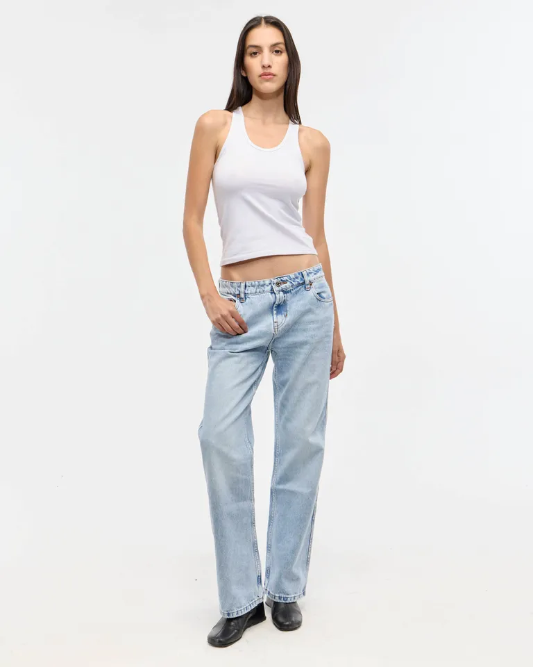 Pantalón de tiro bajo en denim azul claro con desgaste vintage de Ay Not Dead en Pantalones para argentina