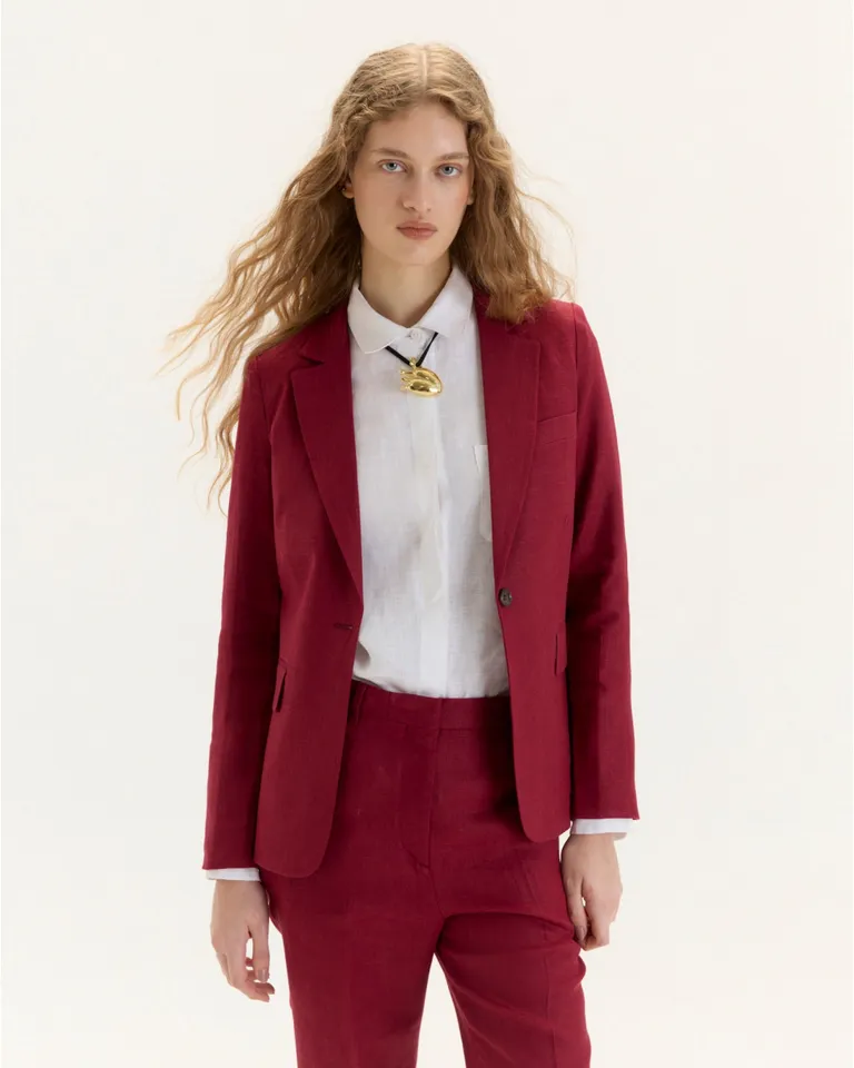 Blazer rojo entallado con bolsillos y cierre de un solo botón, para un look elegante y sofisticado de Blue Sheep en Blazers para argentina