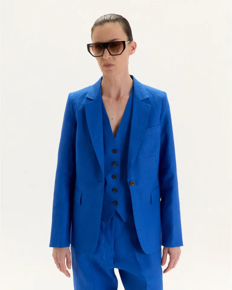 Blazer rojo entallado con bolsillos y cierre de un solo botón, para un look elegante y sofisticado de Blue Sheep en Blazers para argentina