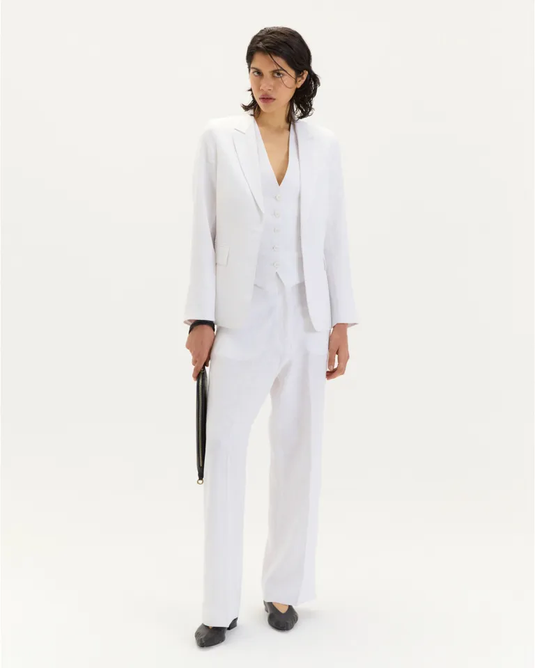 Blazer rojo entallado con bolsillos y cierre de un solo botón, para un look elegante y sofisticado de Blue Sheep en Blazers para argentina