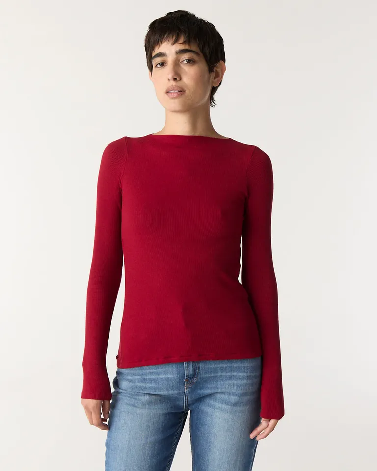 Top de mujer con escote bote y detalle de abertura drapeada en la espalda de Furzai en Tops para argentina