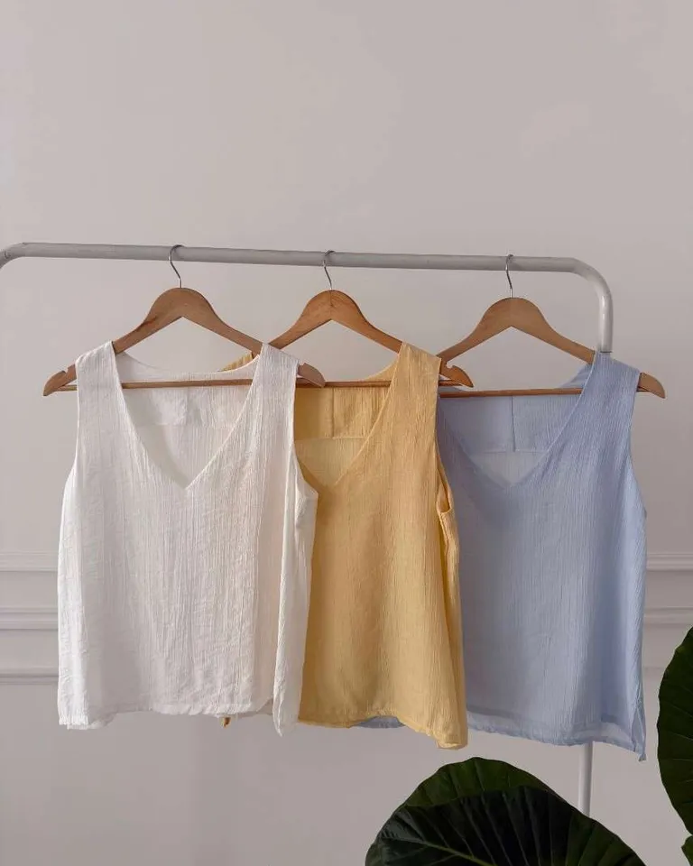 Musculosa de seda bambula con escote en V para mujer de Hesed en Tops para argentina