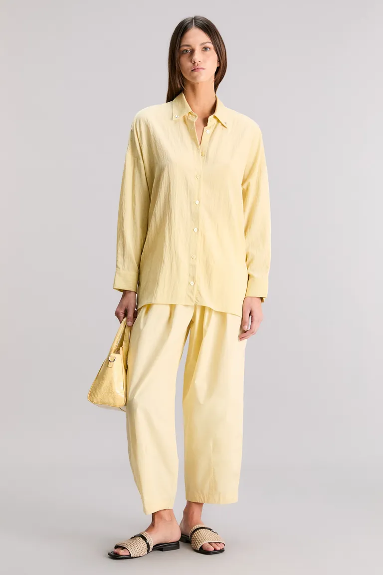 Camisa oversize de tejido ligero y suave con detalles en espalda de Kosiuko en Camisas para argentina