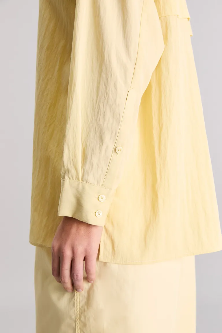 Camisa oversize de tejido ligero y suave con detalles en espalda de Kosiuko en Camisas para argentina