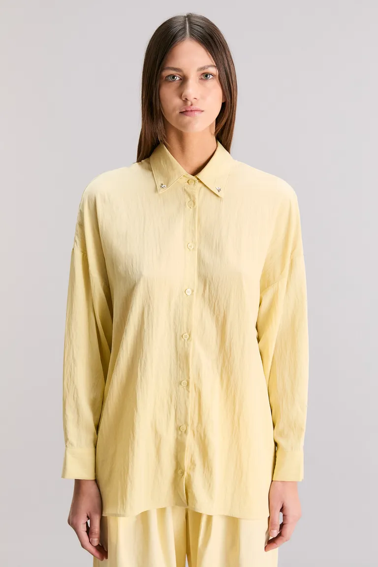 Camisa oversize de tejido ligero y suave con detalles en espalda de Kosiuko en Camisas para argentina