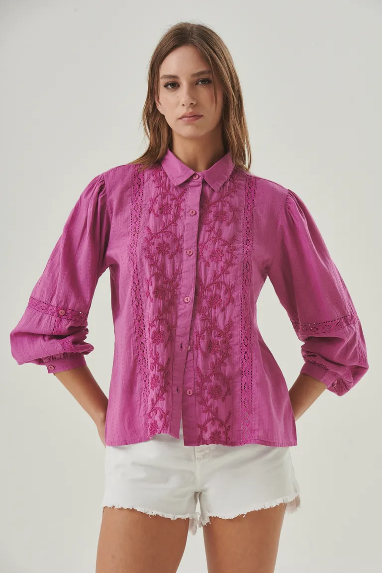 Camisa rosa con detalles bordados para mujer - Diseño elegante y versátil de Sweet en Camisas para argentina