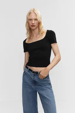 Remera escote cuadrado crop de Mango en Remeras para argentina