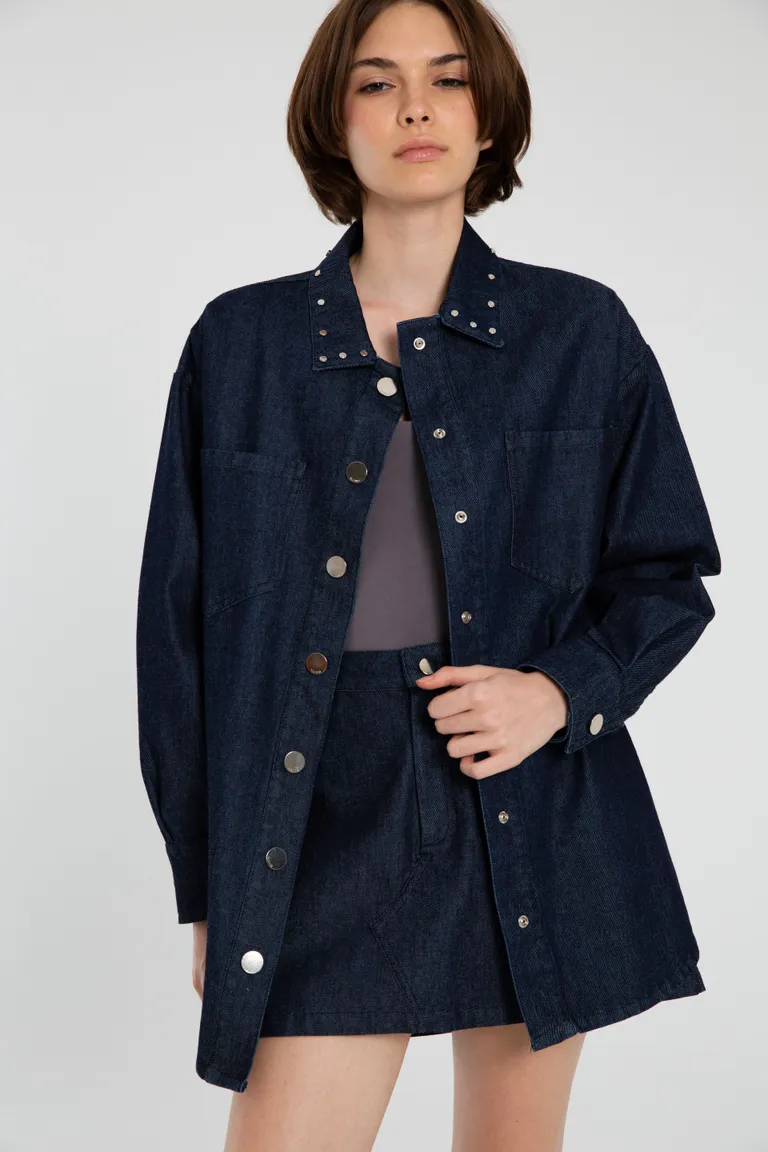 Camisa oversize de denim con tachas en el cuello de Naíma en Camisas para argentina