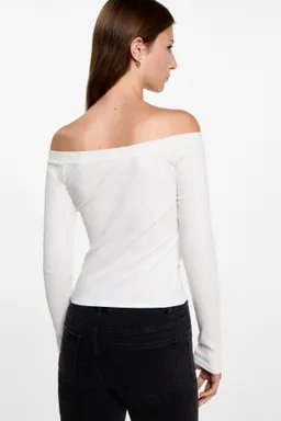 Remera hombros descubiertos de Mango Teen en Tops para argentina