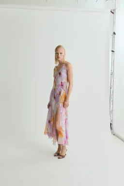 Vestido floral tirantes asimétricos de Mango en Vestidos para argentina