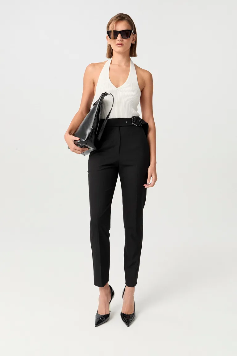 Pantalón negro de diseño sofisticado y línea slim para mujer de Markova en Pantalones para argentina