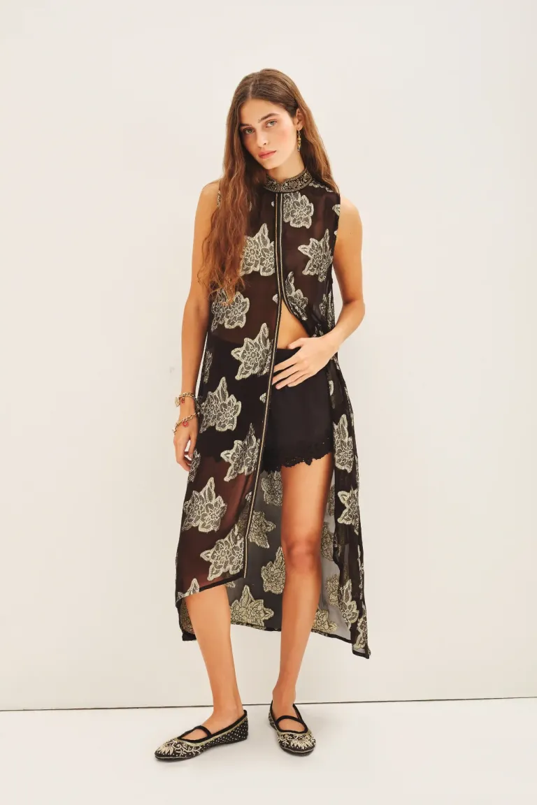 Camisa larga sin mangas con diseño floral bordado en tono dorado de Rapsodia en Camisas para argentina