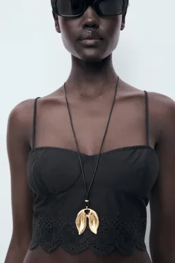 Top crop bordado detalle de Mango en Tops para argentina