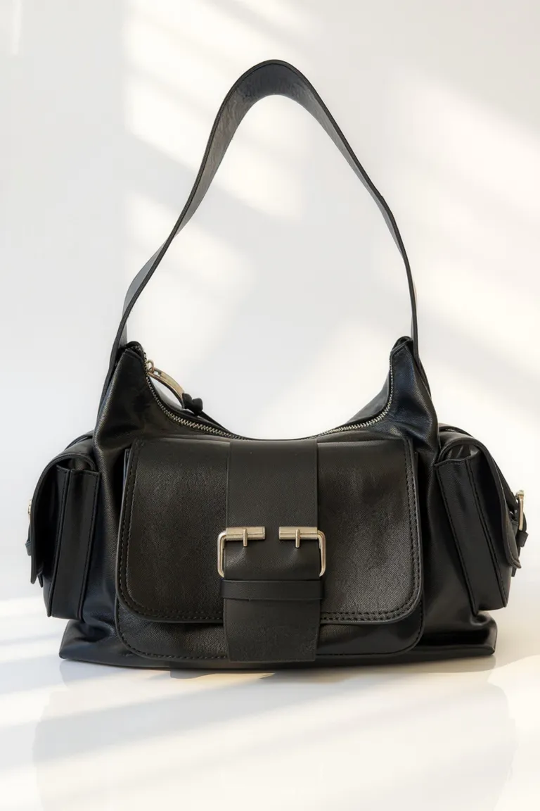 Minibag de Cuero Negro con Detalles Personalizados de Maria Cher en Bolsos y Carteras para argentina