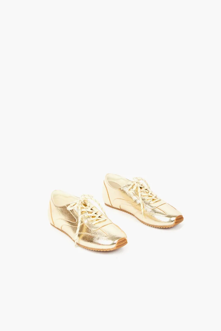 Zapatilla urbana de mujer con cordones y suela de goma dentada de perfil bajo de Mishka en Zapatillas para argentina