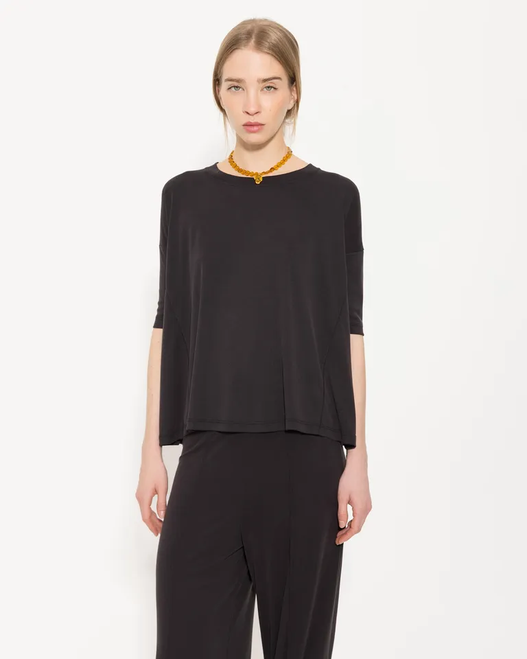Remera de punto negro de corte holgado para mujer de Jazmin Chebar en Remeras para argentina