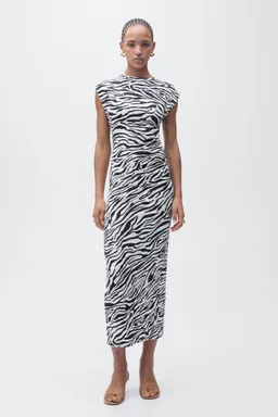 Vestido midi entallado cebra de Mango en Vestidos para argentina