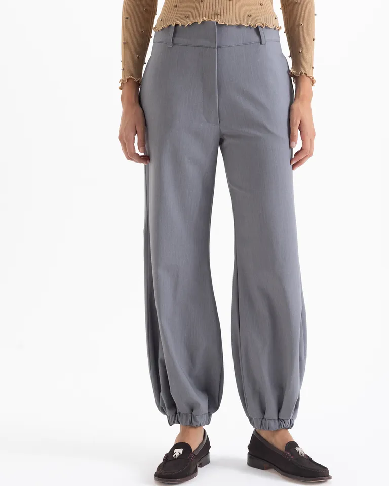 Pantalón de calce amplio con elástico en los tobillos y bolsillos laterales de Jazmin Chebar en Pantalones para argentina