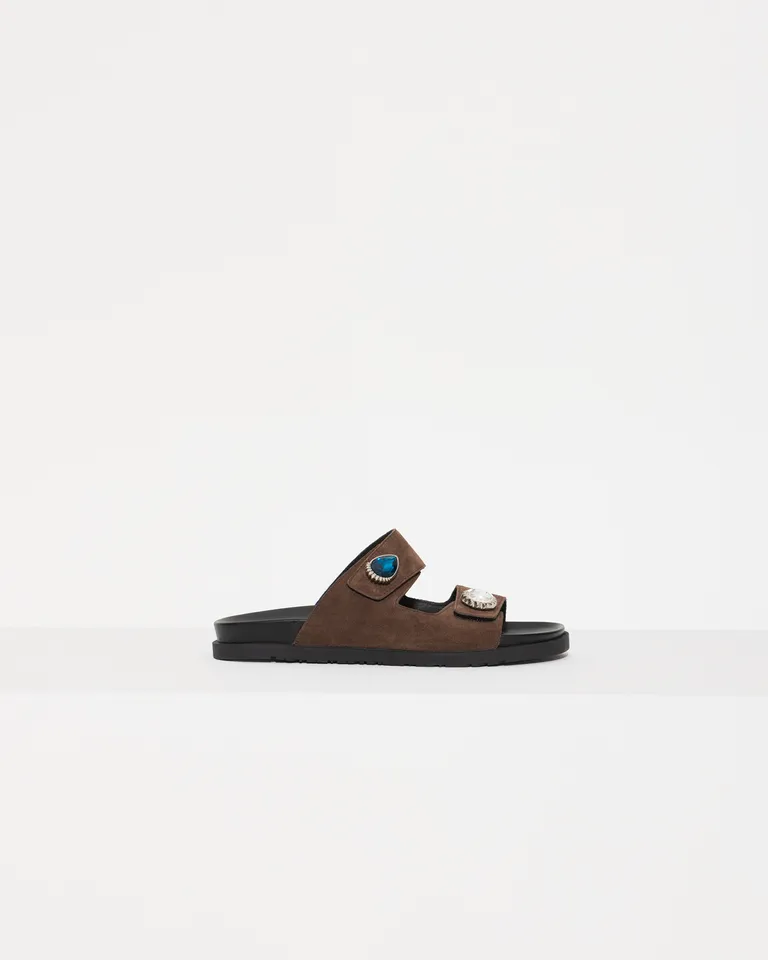 Sofisticadas sandalias de cuero para el verano, con diseño onda y suela cómoda de Jazmin Chebar en Sandalias para argentina