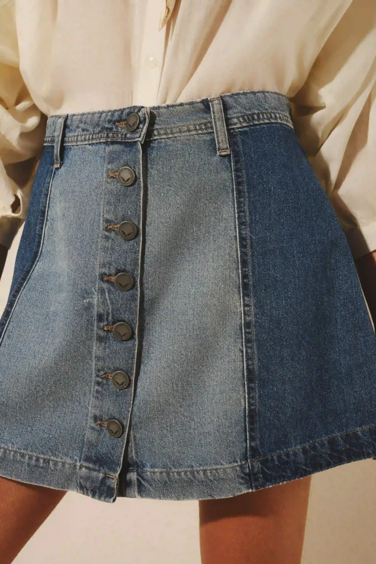 Falda de tiro alto en denim con recortes y botones a la vista de Rapsodia en Faldas para argentina
