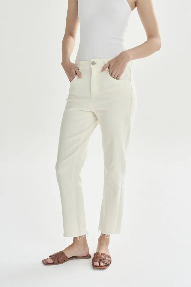 Pantalones rectos blancos - Prenda versátil y elegante para el día a día de Akiabara en Pantalones para argentina