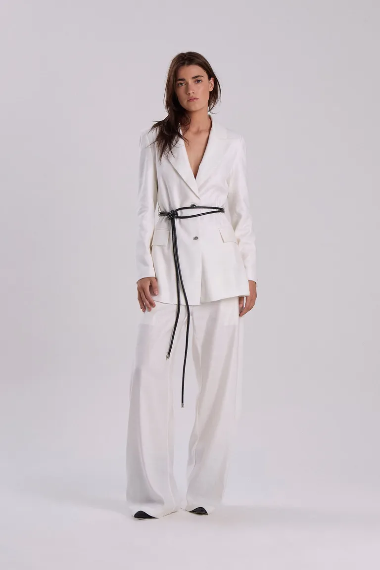 Blazer de Lino Blanco con Diseño Recto y Cintura Marcada de Maria Cher en Blazers para argentina