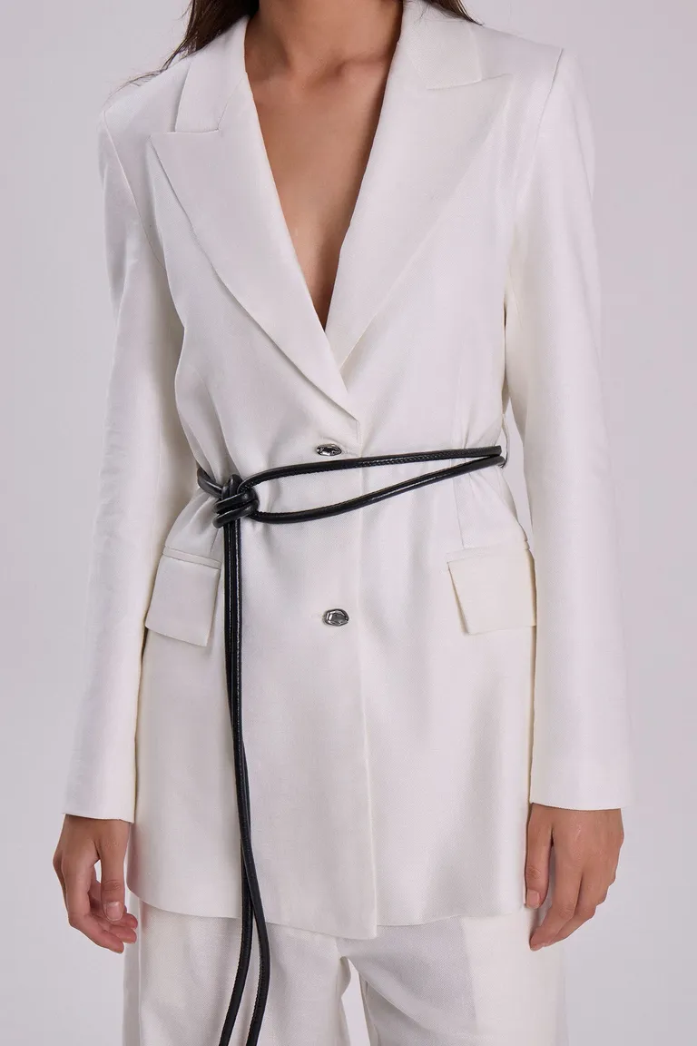 Blazer de Lino Blanco con Diseño Recto y Cintura Marcada de Maria Cher en Blazers para argentina