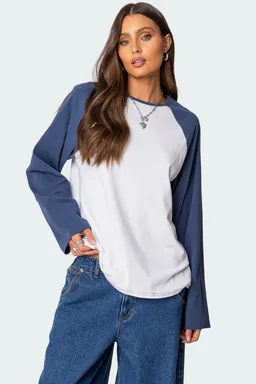 Remera manga larga raglán oversize de Edikted en Remeras para argentina