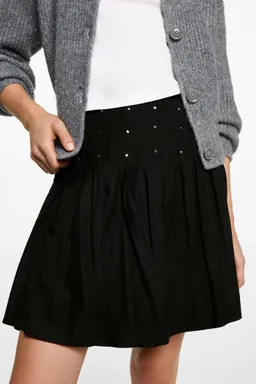 Falda con tachuelas decorativas de Mango Teen en Faldas para argentina