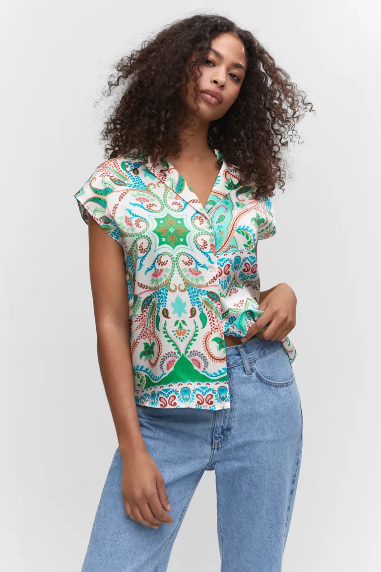 Camisa satinada estampada de Mango en Camisas para argentina