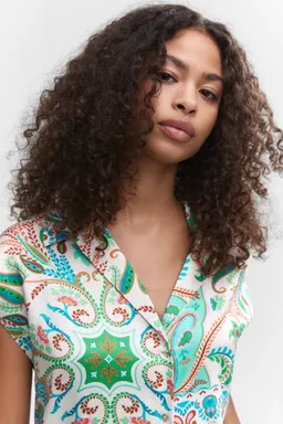 Camisa satinada estampada de Mango en Camisas para argentina