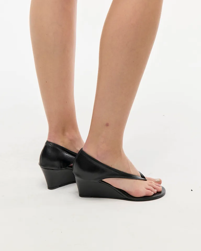 Sandalias de cuero brillante con taco chino para mujer de Ay Not Dead en Sandalias para argentina