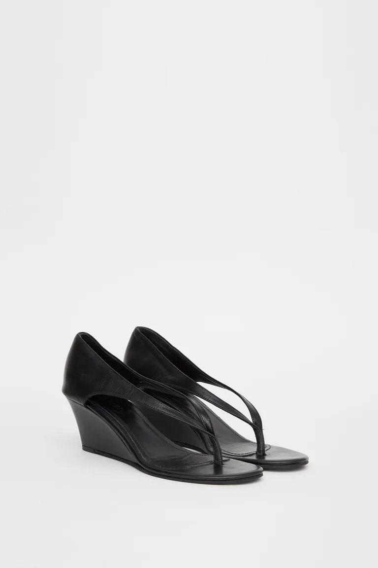 Sandalias de cuero brillante con taco chino para mujer de Ay Not Dead en Sandalias para argentina